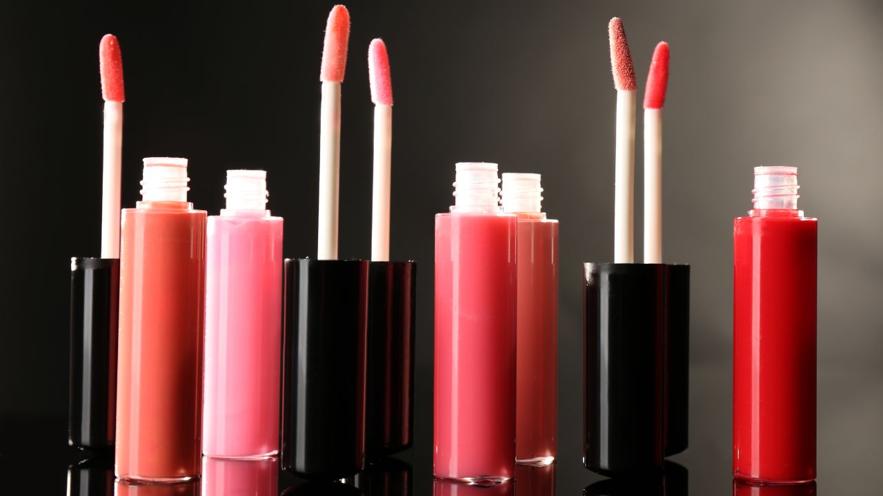 From Mockup to Market: A Custom Lip Gloss Tube Manufacturer’s Role